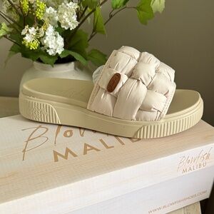 Blowfish Malibu Cream Slide Sandals size 8 New in box